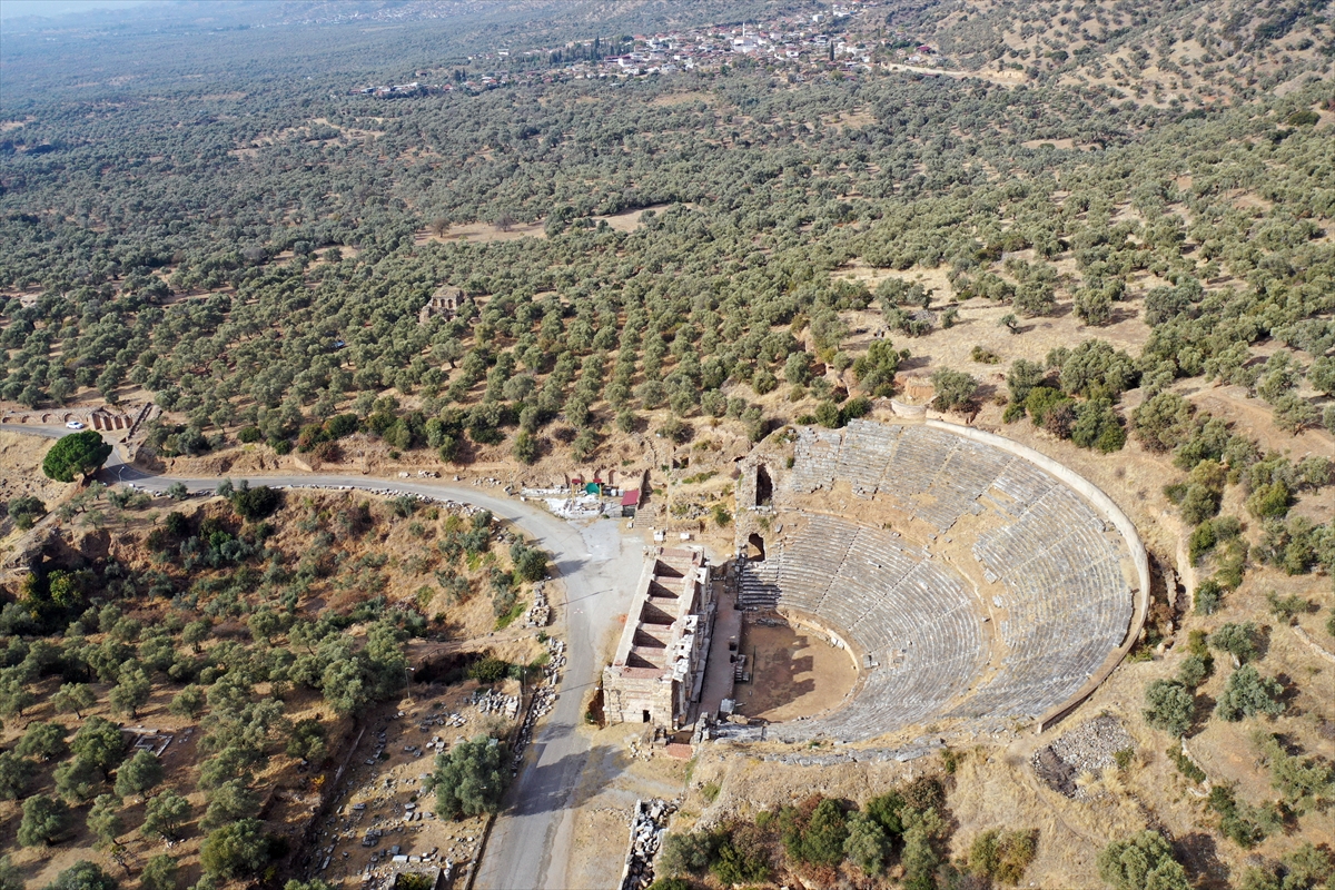 Nysa'daki "ibadet yolu" eskisi gibi Pluto Kore Tapınağı'na çıkacak
