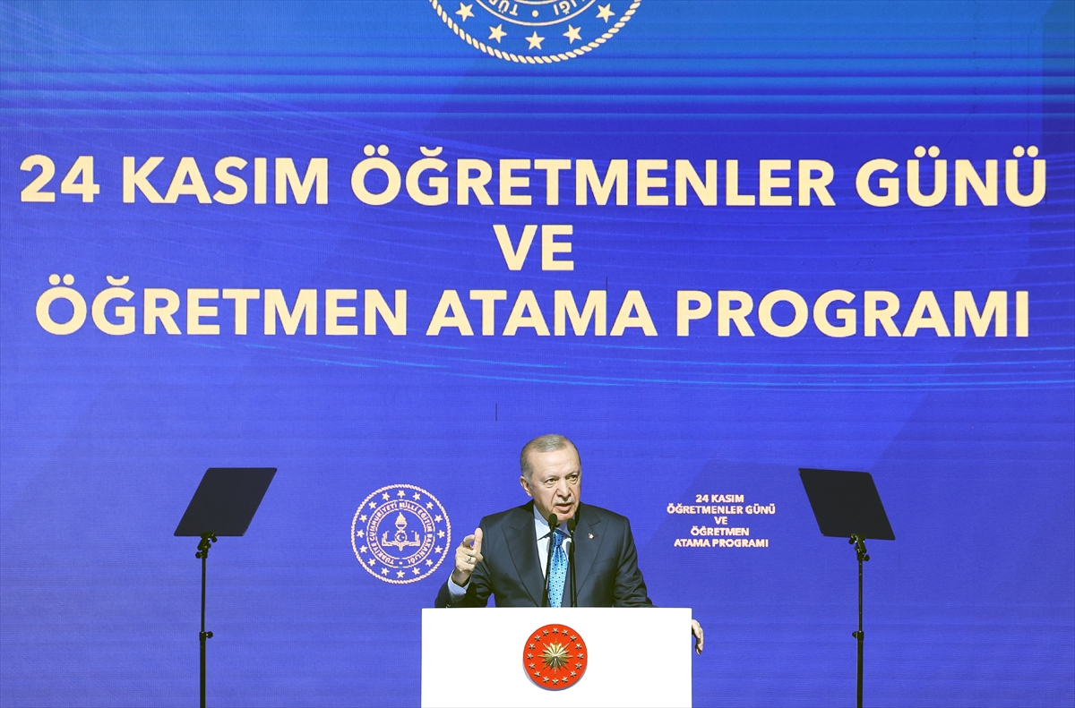 Hükümetlerimiz döneminde 800 bin öğretmen ataması yaptık