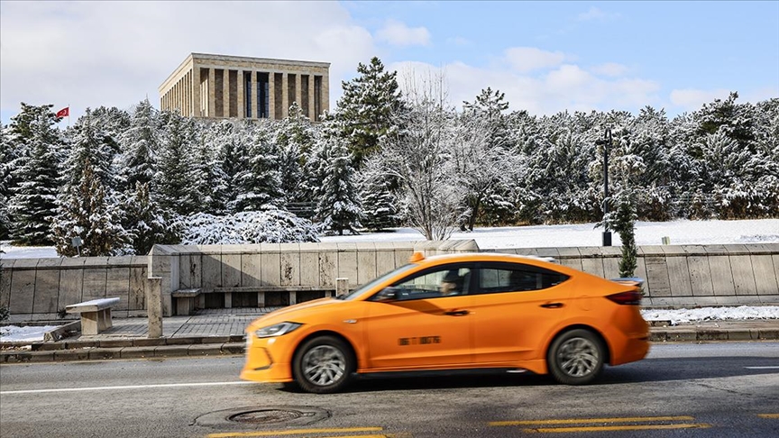 Ankara Valiliği, il genelinde etkili olan kar yağışının ardından uyarılarda bulundu: