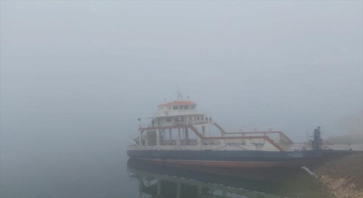Tunceli'de şiddetli rüzgar nedeniyle Çemişgezek-Elazığ feribot seferleri iptal edildi