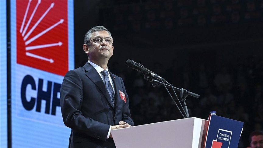 CHP Genel Başkanı Özel, Saadet Partisi Genel Başkanlığına seçilen Mahmut Arıkan'ı tebrik etti