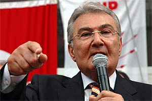 Deniz Baykal'dan tarihi karar