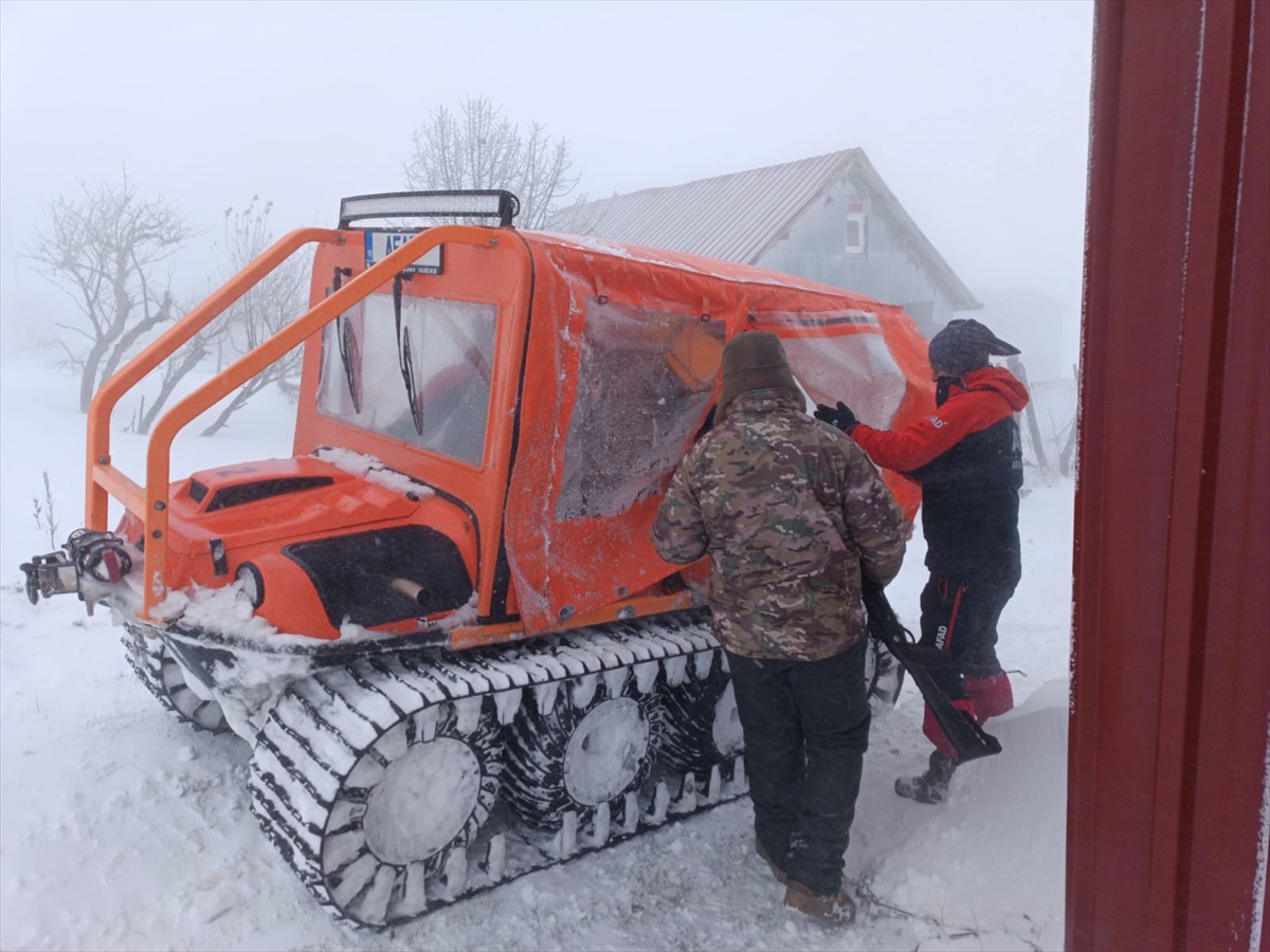 Bolu'da kar nedeniyle yaylada mahsur kalan 18 kişi kurtarıldı