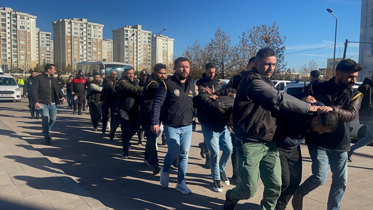 Teknik direktör Ersin Aka'nın öldürülmesine ilişkin gözaltına alınan 13 zanlı adliyede