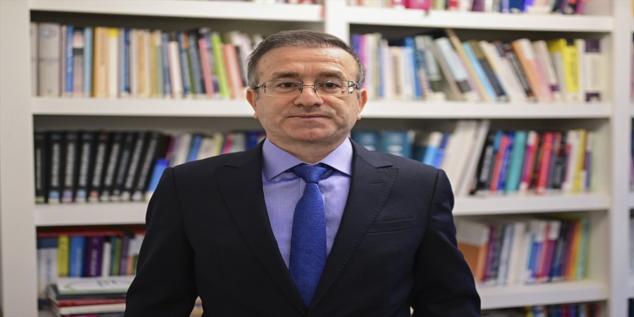 "Gazete ve dergilerin gelir oranları yüzde 5'lere kadar düştü. Böyle olunca gazeteler artık varlıklarını sürdüremez hale geldi."