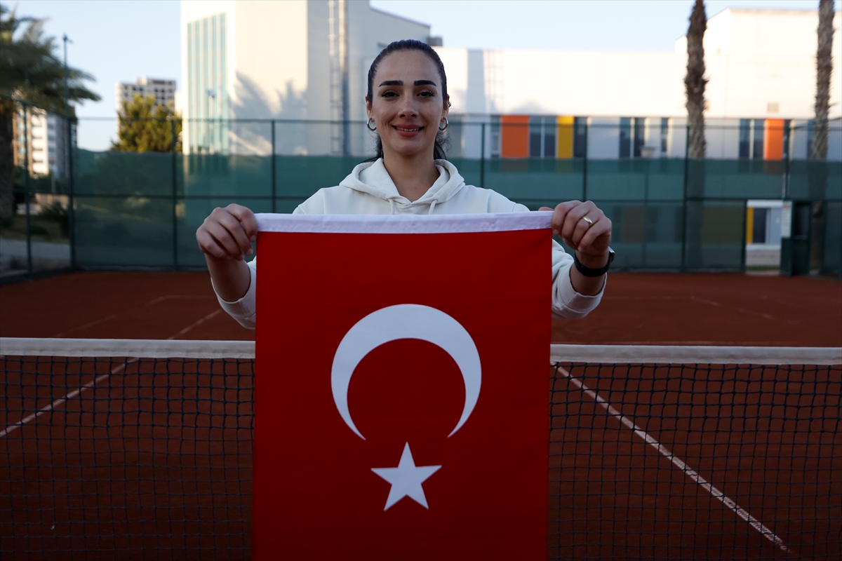 Futbolu bırakıp başladığı teniste dünya şampiyonluğu yolunda raket sallayacak