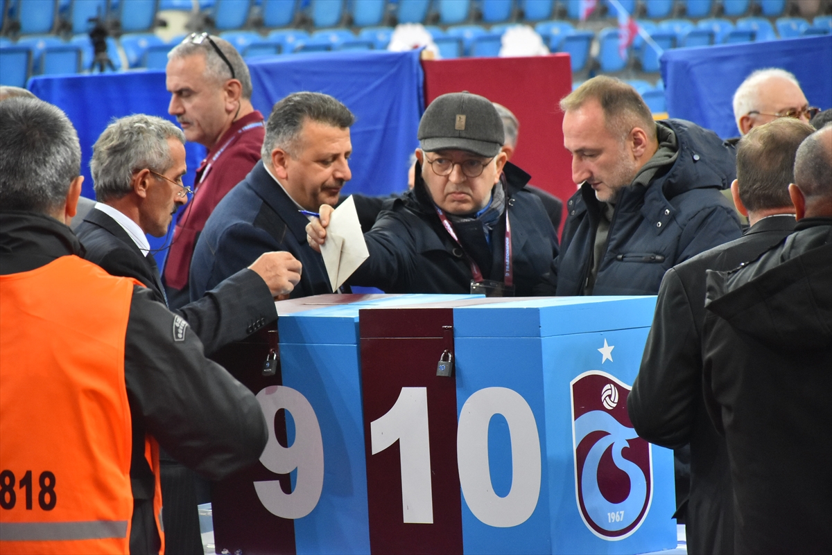 Trabzonspor'un olağan genel kurulunda oy verme işlemi başladı