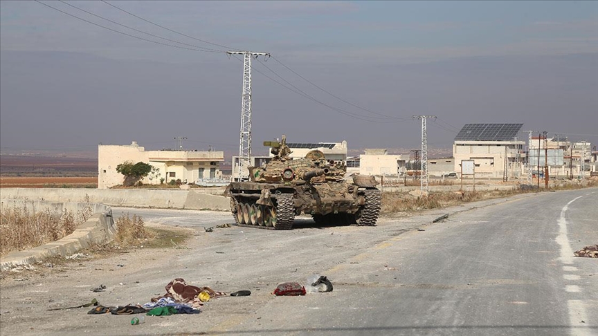 Hama ilinde Esed rejimi güçleriyle çatışan rejim karşıtı gruplar, 4 yerleşim yerini daha kontrolüne aldı