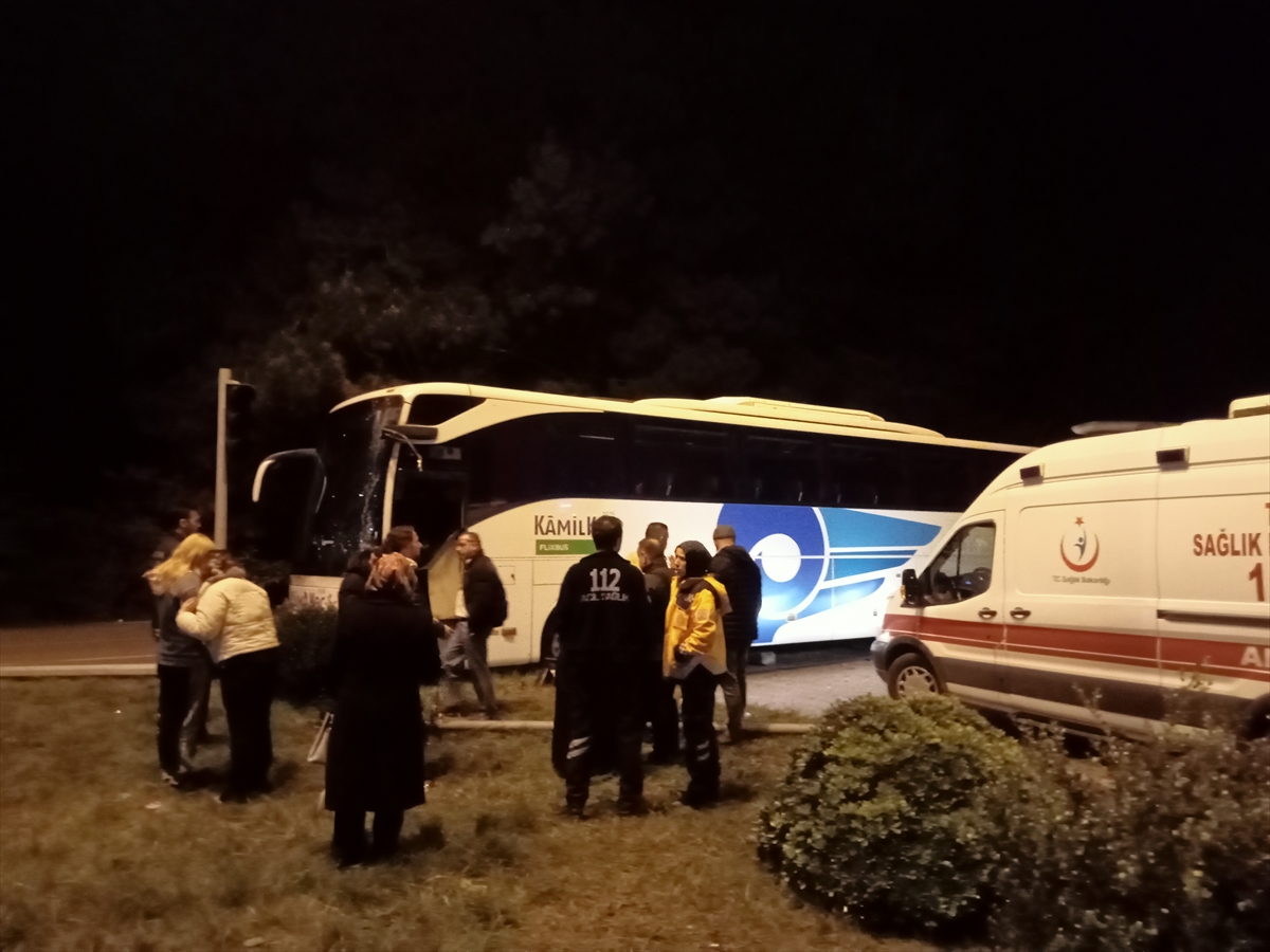 Samsun'da yolcu otobüsünün tırla çarpışması sonucu 1 kişi yaralandı