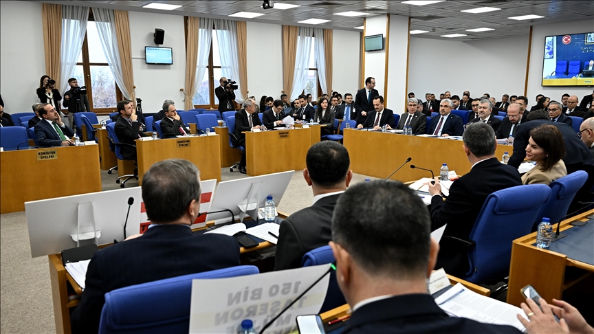 Devlet memurlarına ilişkin düzenlemeleri de içeren kanun teklifi, TBMM Plan ve Bütçe Komisyonunda kabul edildi