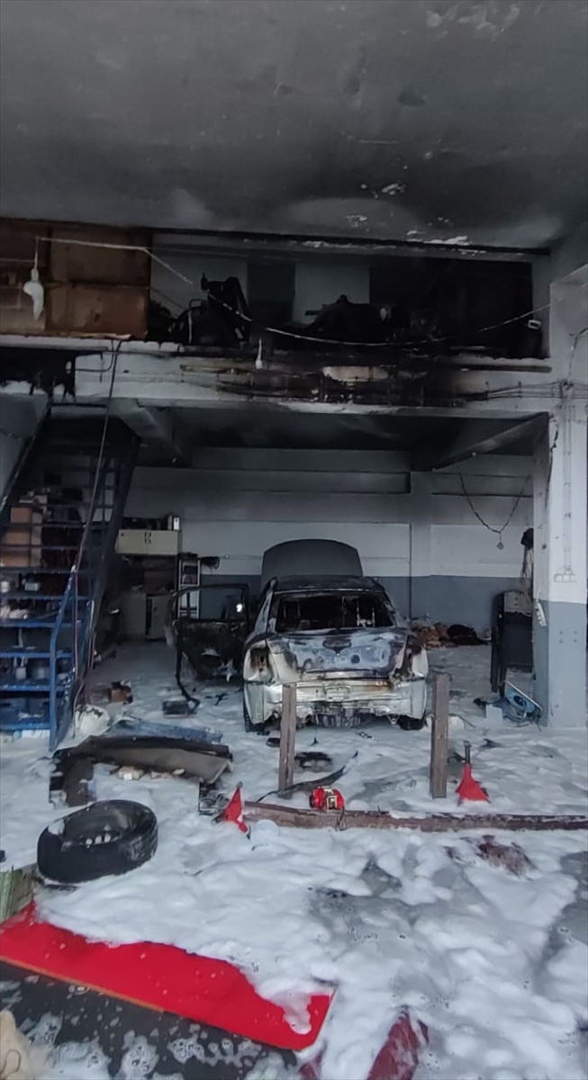 Isparta'da otomobilin LPG tankı patladı, 2 kişi yaralandı