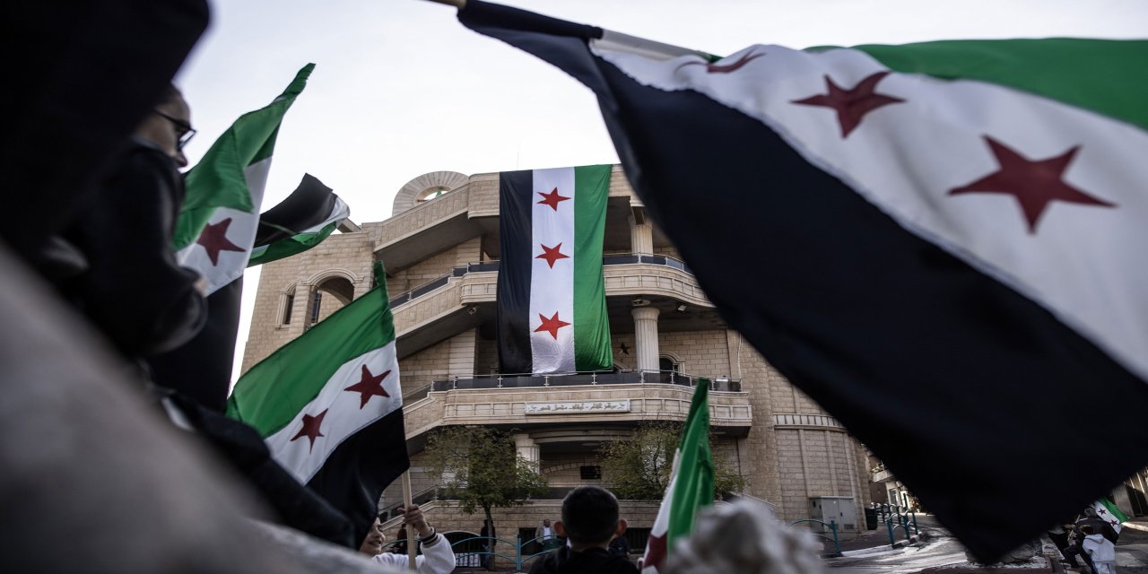 Türkiye'den Halep'e yardım tırları gitmeye başladı.