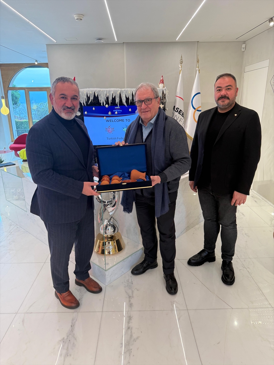 Nahit Şahin, WBSC Başkanı Fraccari ile bir araya geldi