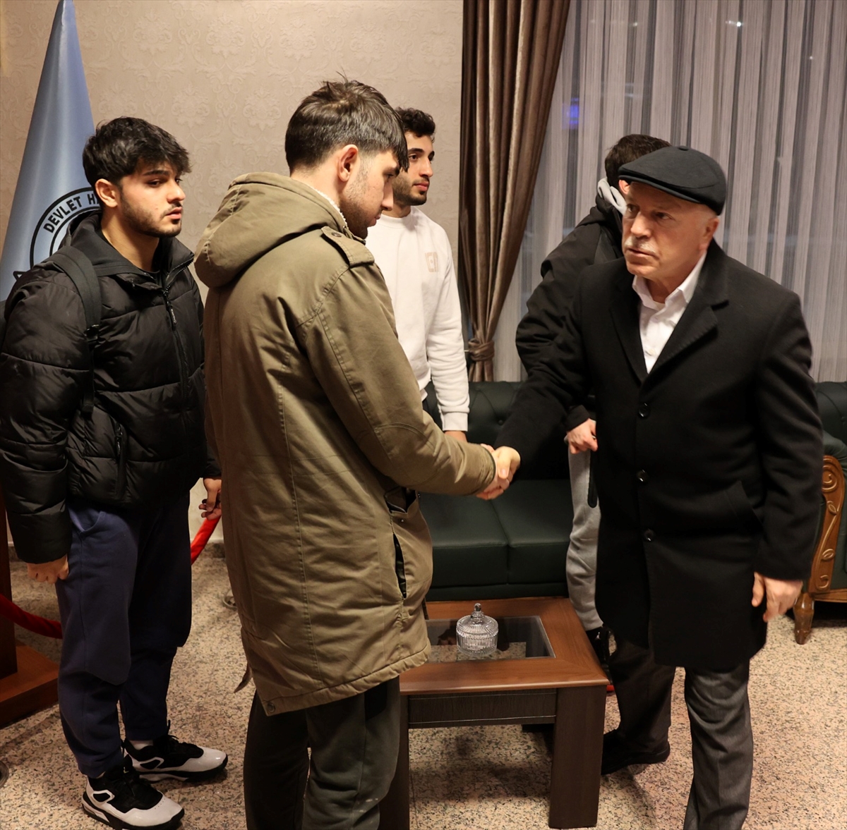 Erzurum BBB Mehmet Sekmen, çığda ikizini kaybeden milli judocuya taziye ziyareti