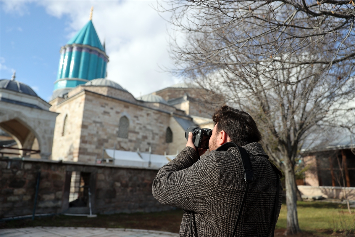 Dijital dokunuşla hareketlendirdiği tarihi yapıları farklı perspektiflerden gösteriyor