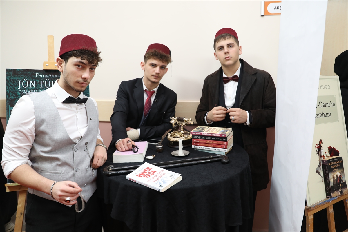 Yerli ve yabancı roman karakterleri okul koridorlarında hayat buldu