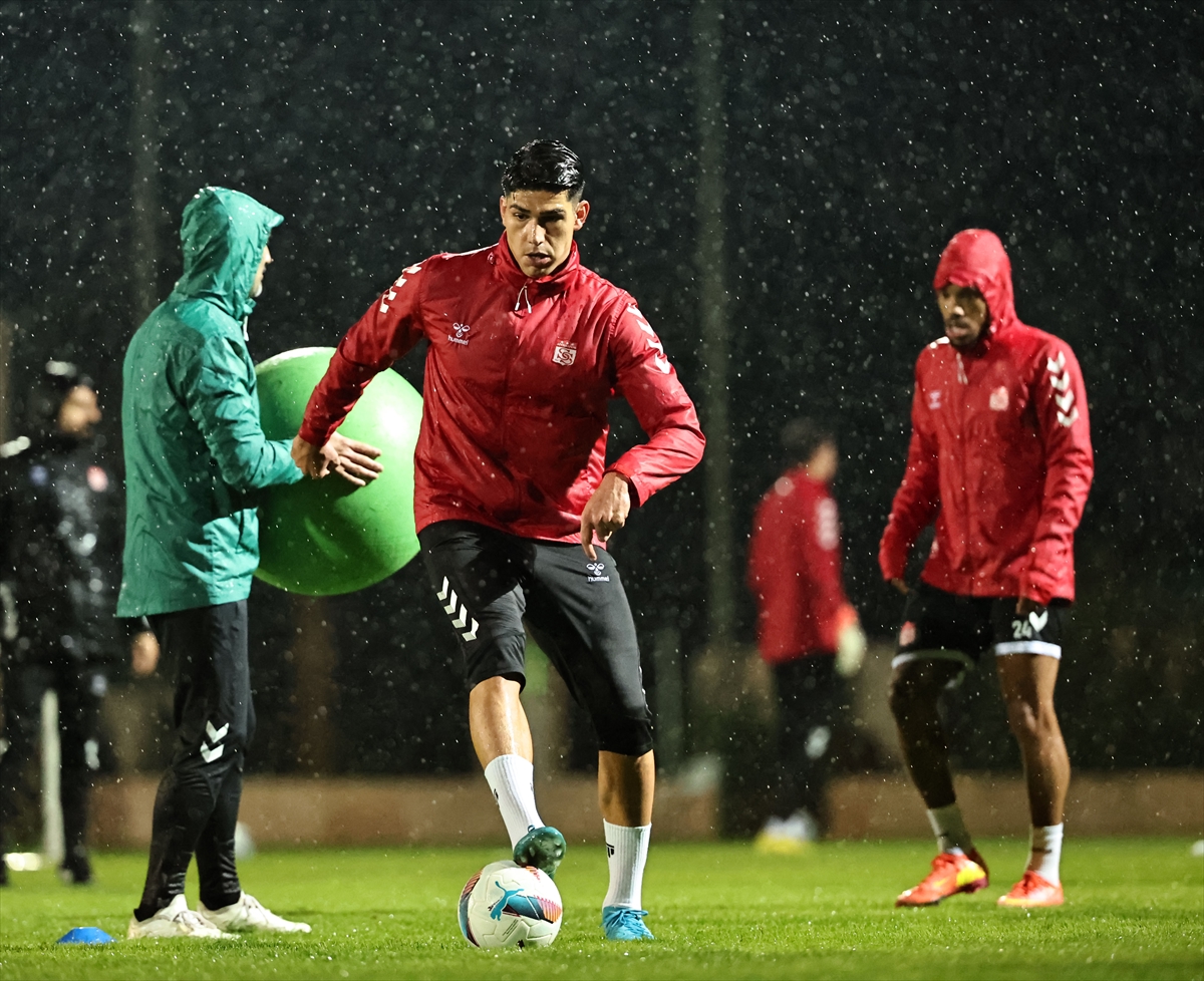 Sivasspor'un Antalya kampı devam ediyor