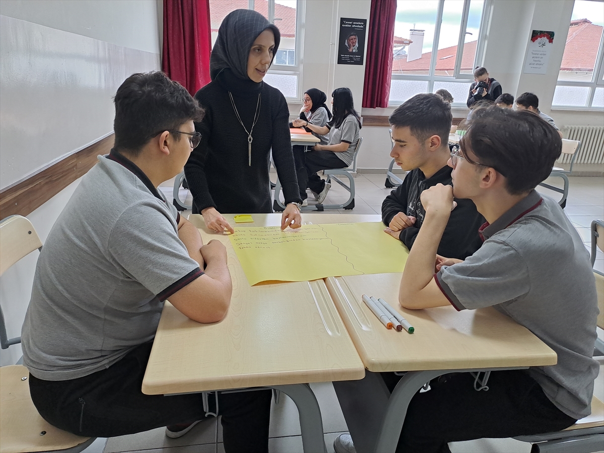 "Akran Dayanışması" projesiyle akran zorbalığına çare