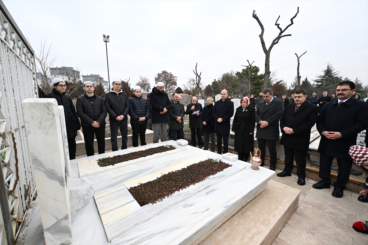 Milli Eğitim Bakanı Tekin, Tevfik İleri'nin 63. ölüm yılında kabrini ziyaret etti