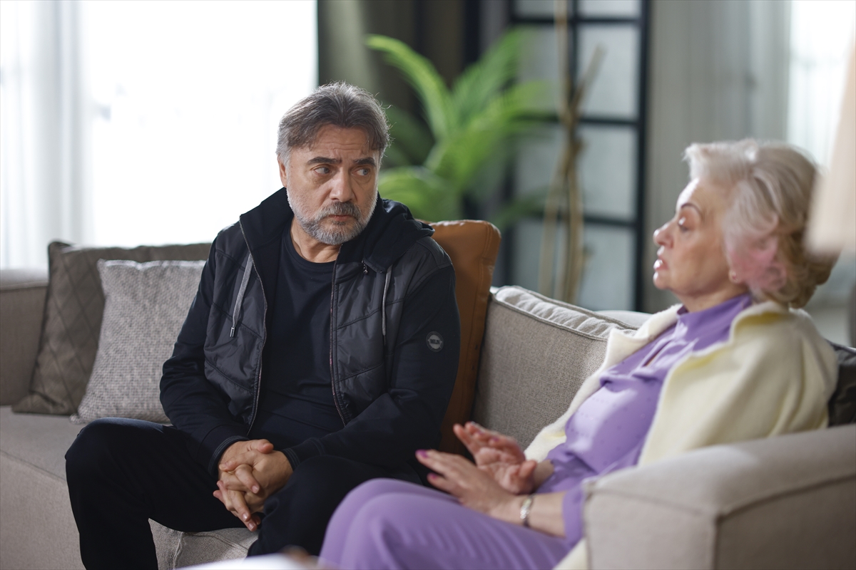 Oktay Kaynarca'nın yeni dizisi : "Başkan: Ev Hapsi"