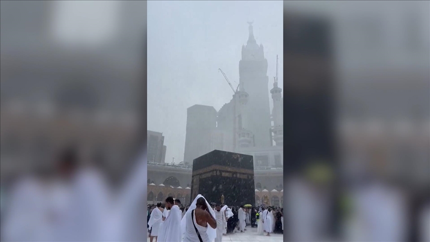 Mekke'de şiddetli yağmur ve dolu etkili oldu