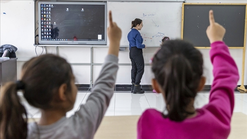 315 bin 856 öğretmen "uzman öğretmen" ve "başöğretmen" oldu