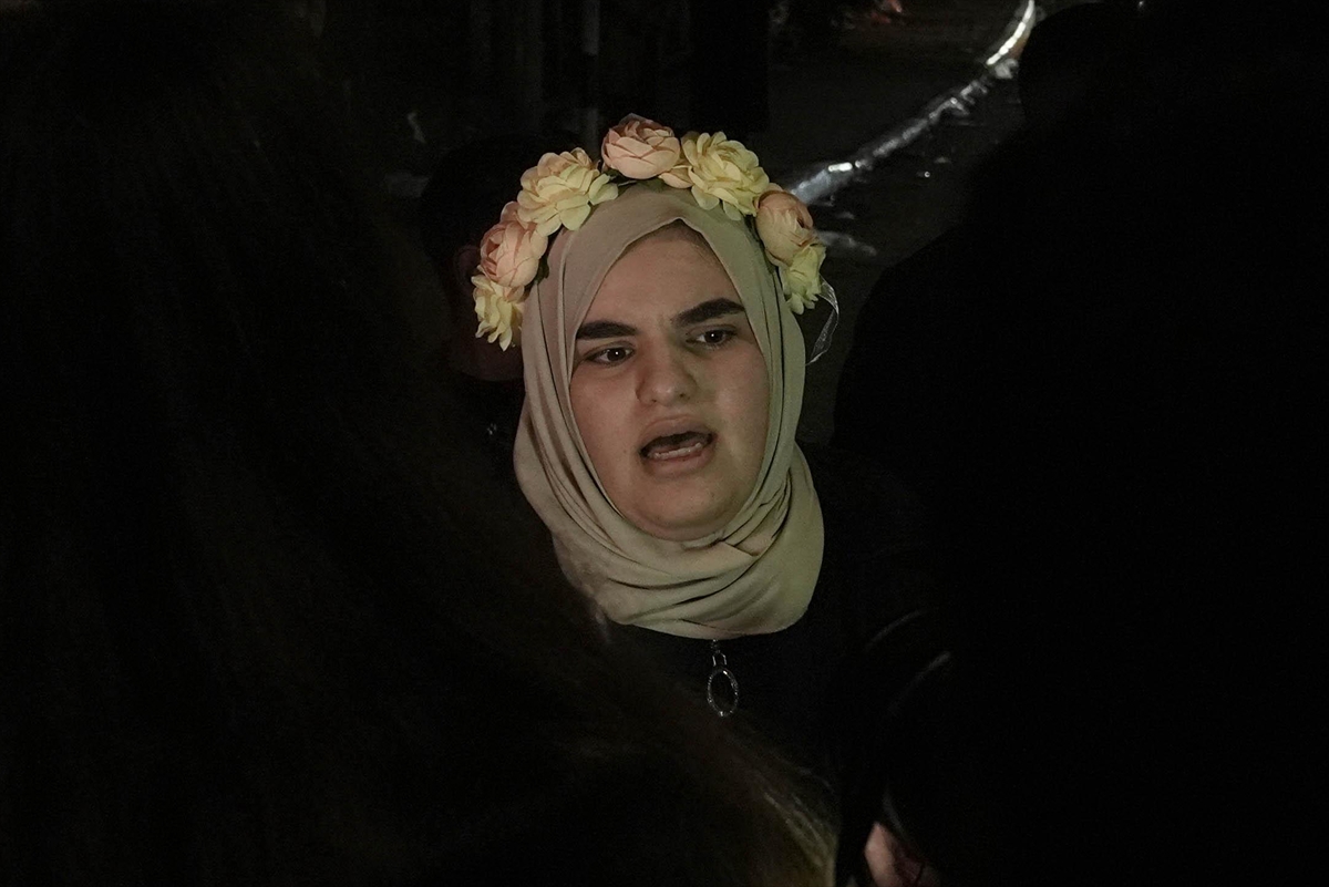 "İsrailli esirlere hediyeler sunulurken biz saçımızdan sürüklendik"