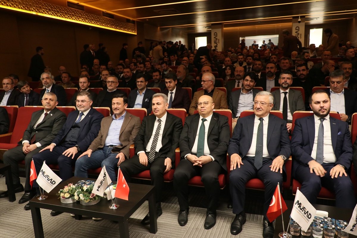 MÜSİAD İzmir Başkanlığına tek aday olan Gökhan Temur yeniden seçildi.