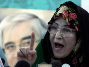 İran'ın konuştuğu kadın Zahra Rahneverd