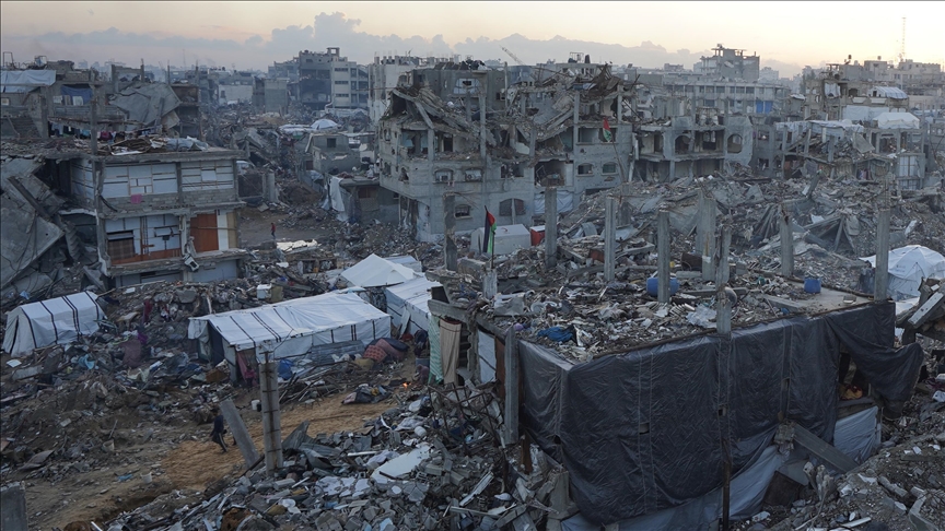 İsrail insani yardımların girişini durdurmuştu, şimdi de sivillere ateş açtı