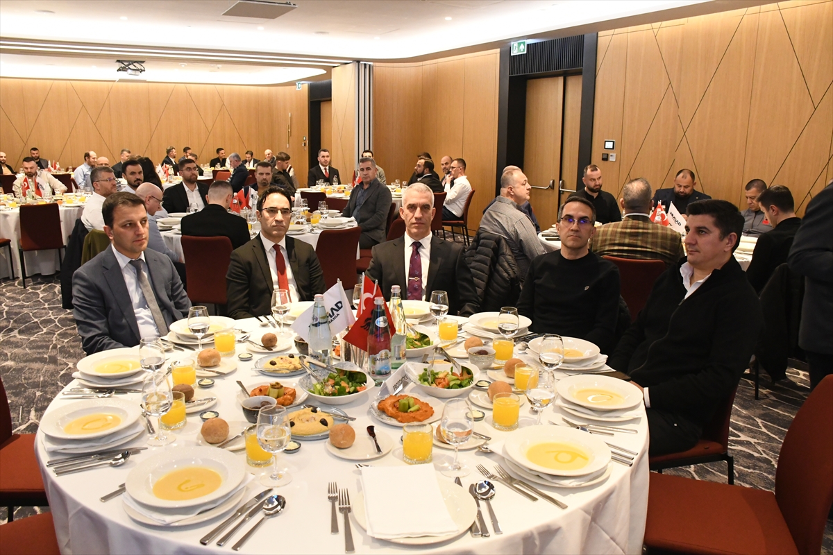 MÜSİAD'IN Arnavutluk'taki iftarı yoğun katılımla gerçekleşti