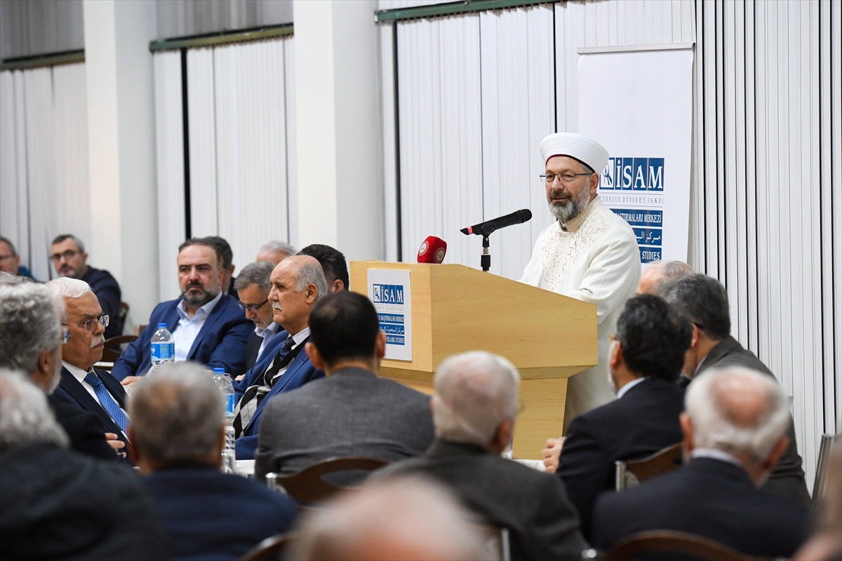 Diyanet İşleri Başkanı Erbaş, "Onlardan aldığımız dualarla bugün ayaktayız"