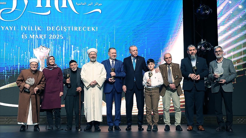 Suriyeli pilot Raghid Al-Tatari, İyilik Ödülü'ne değer görüldü.