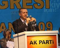 AK Parti'nin oyları neden düşmüyor?
