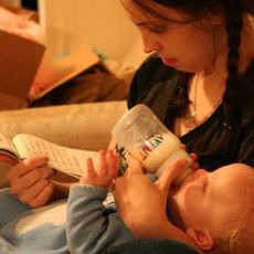 4. Kattan düşen bebeği kurtardı