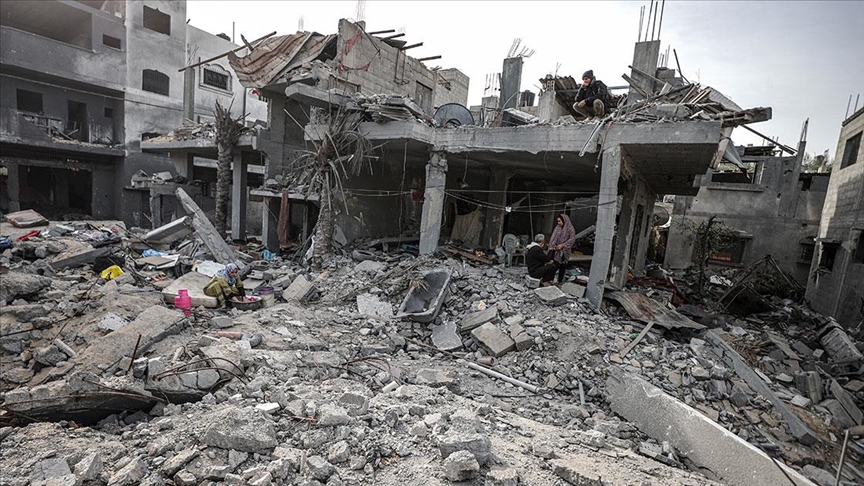 İsrail'in Gazze'de bir eve düzenlediği saldırıda 18 Filistinli öldü