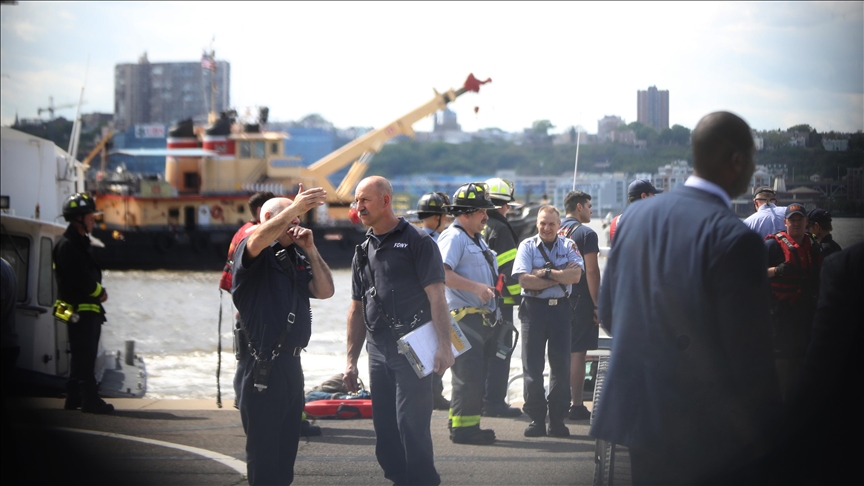 New York'taki Hudson Nehri'ne helikopter düştü