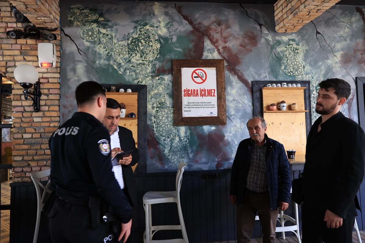 Kafe ve restoranlarda çapraz ekiplerle sigara denetimi