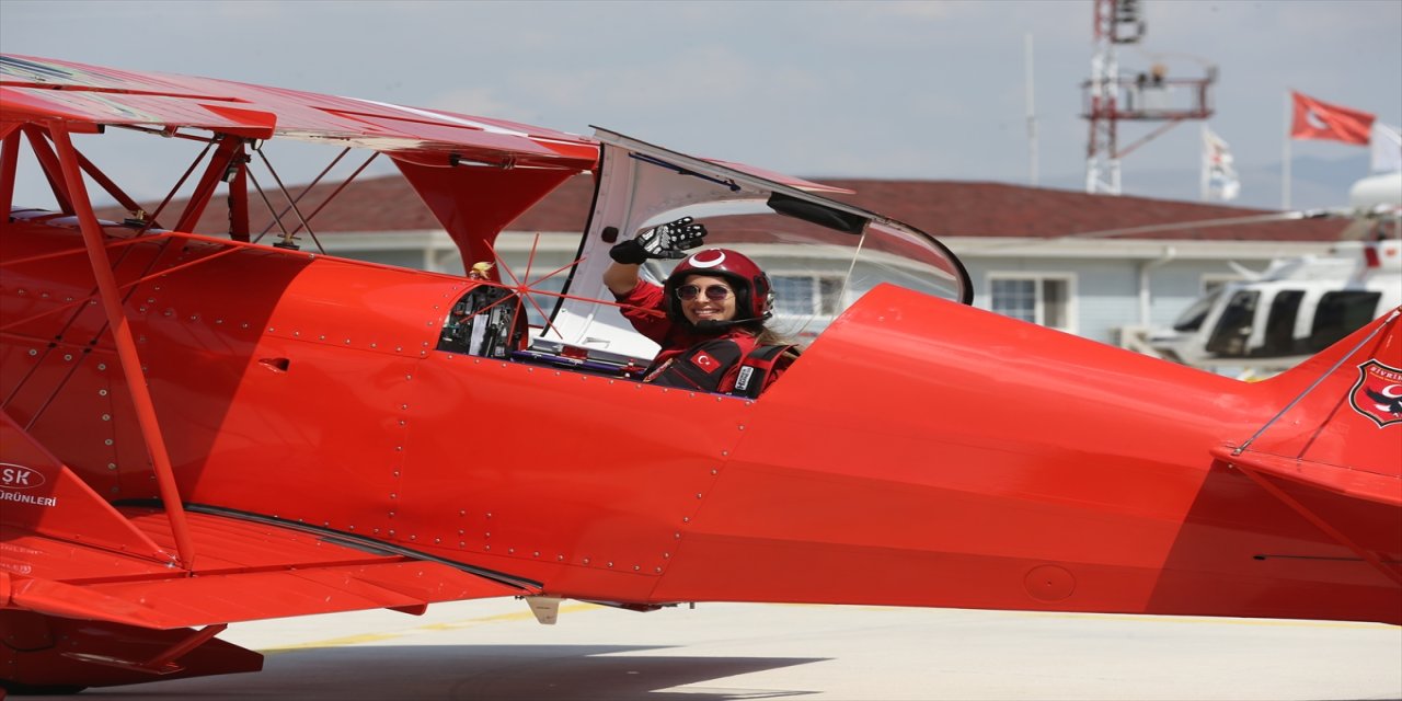 Eskişehir'de Sivrihisar Havacılık Kulübü Derneğince Çocuk Bayramı kutlamaları kapsamında çeşitli etkinlikler düzenlendi.