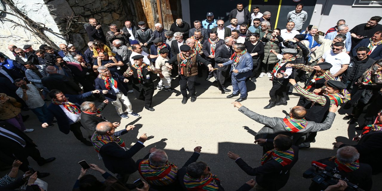 Bursa'nın fethinin 699'uncu yıl dönümü dolayısıyla Osman Gazi'yi Anma ve köy düğünü etkinliği gerçekleştirildi.
