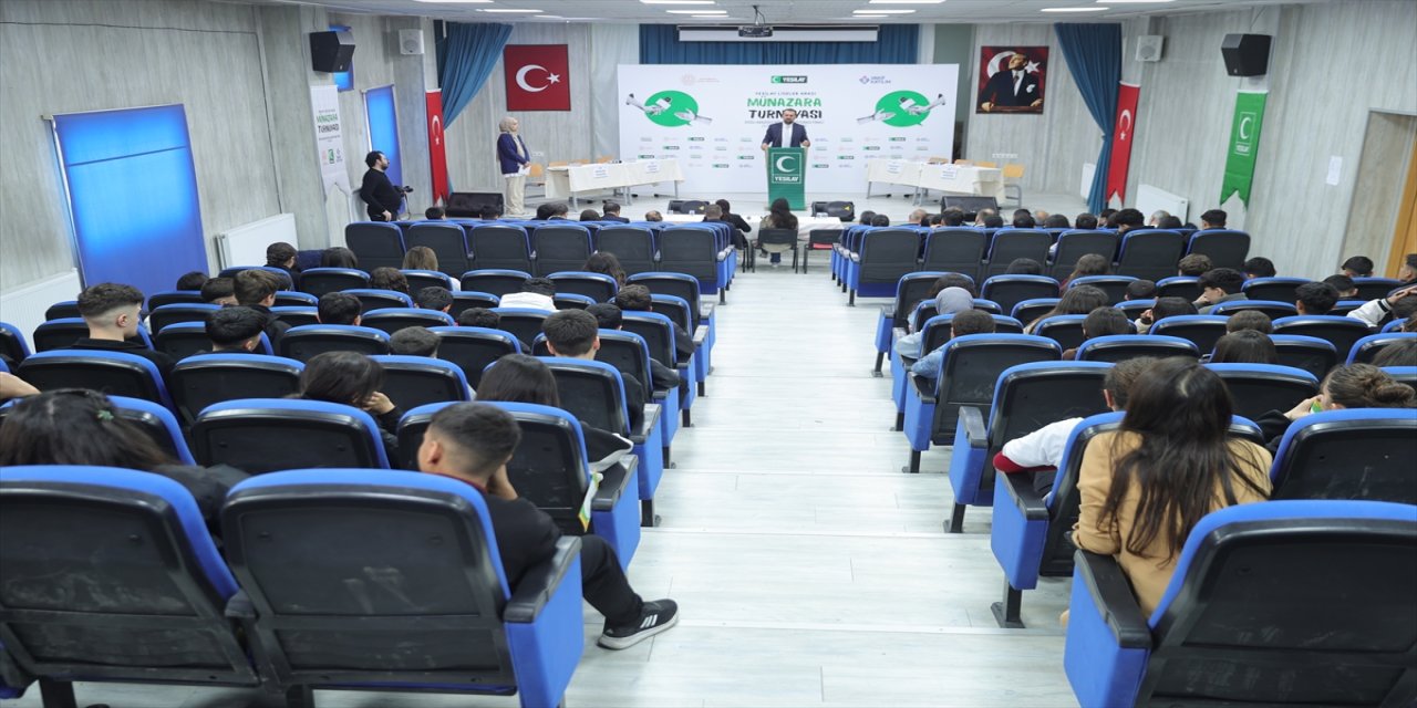 Yeşilay Liseler Arası Münazara Turnuvası'nın Doğu Anadolu Finali Hakkari'de Gerçekleşti