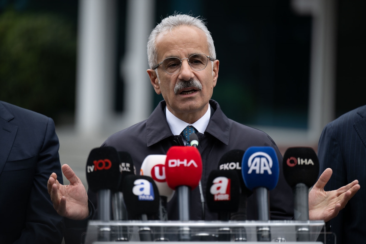 Bakan Uraloğlu, GSM operatörleriyle bir araya geldi