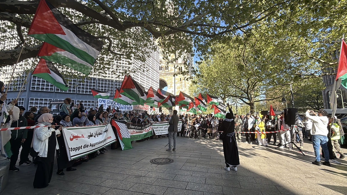 Berlin'de İsrail'in Filistin topraklarına saldırıları protesto edildi