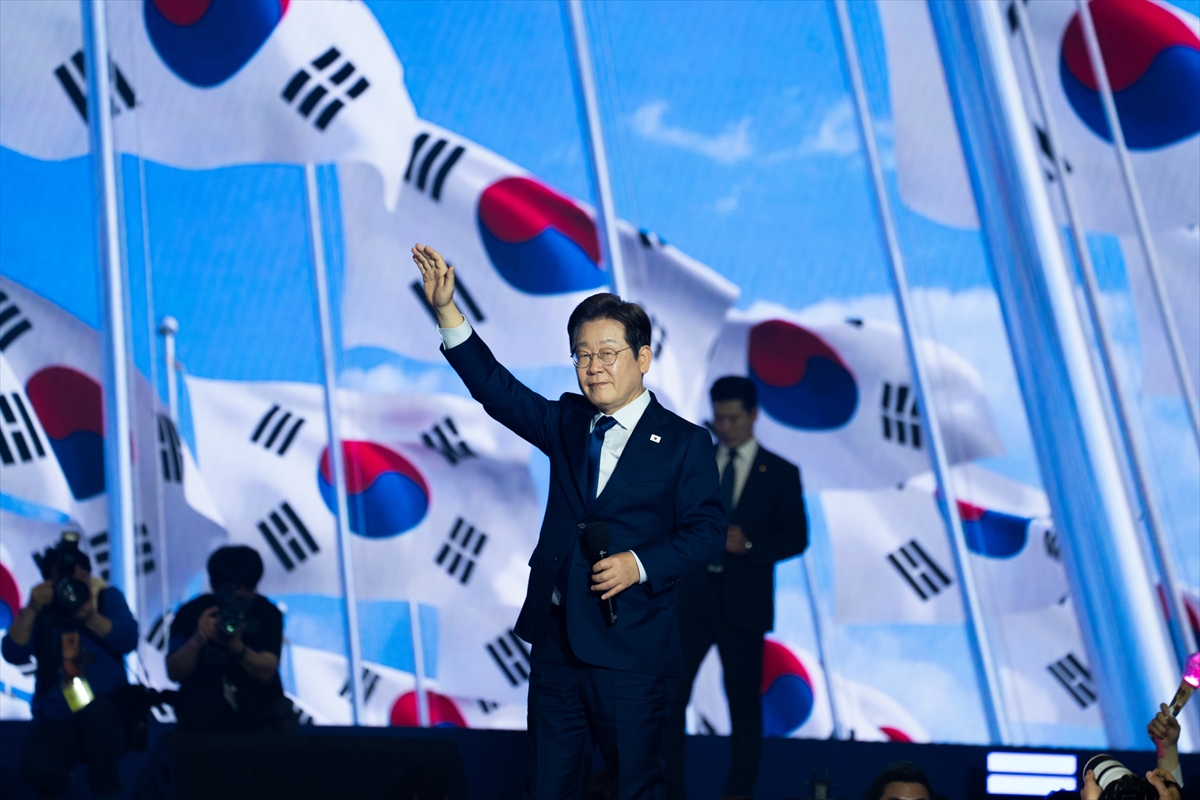 Güney Kore'de Demokrat Parti eski lideri Lee'yi devlet başkanı adayı olarak belirledi