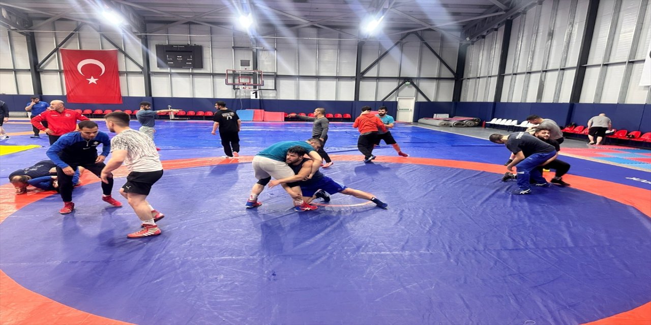 İşitme Engelliler Güreş Milli Takımı Tokyo Olimpiyatları İçin Yalova'da Kampta