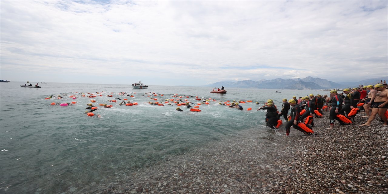 X-Waters Antalya'da Yüzme Heyecanı: 30 Ülkeden Bin Sporcu Yarıştı