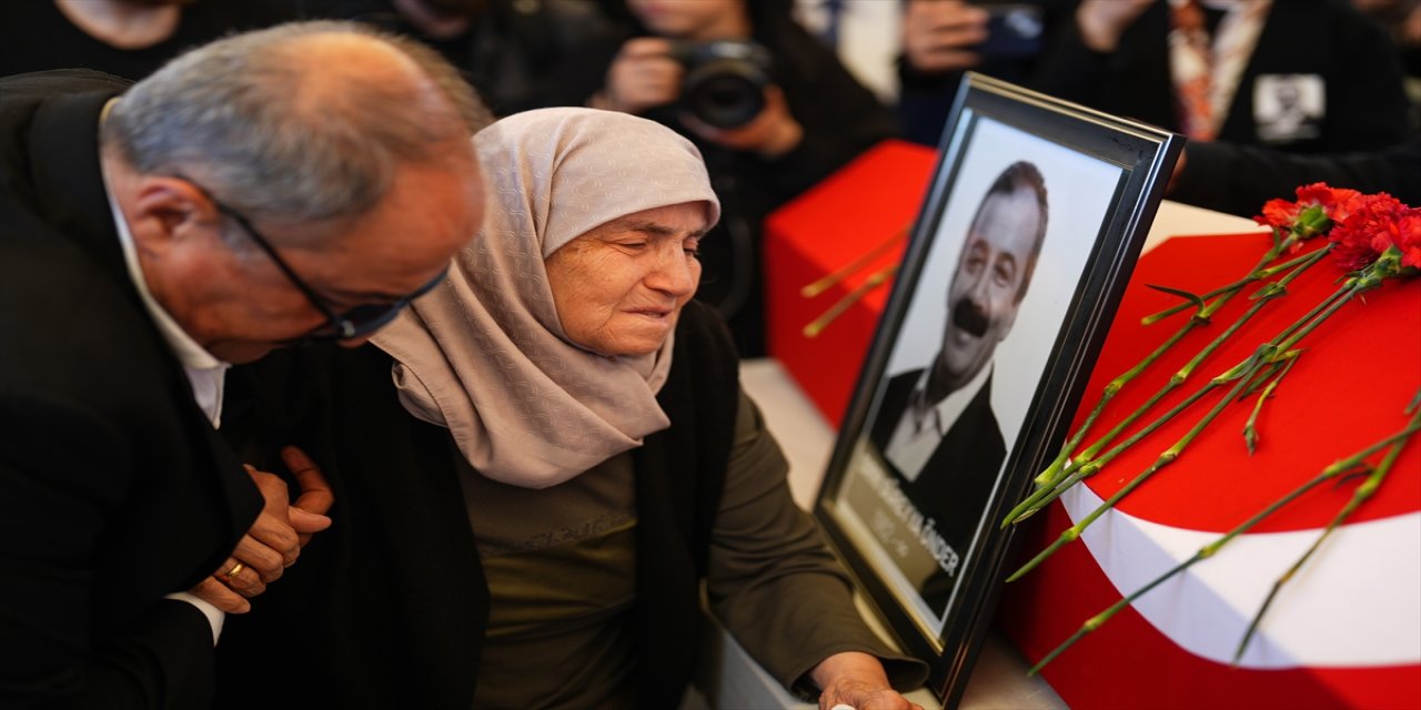 Sırrı Süreyya Önder son yolculuğuna uğurlanıyor