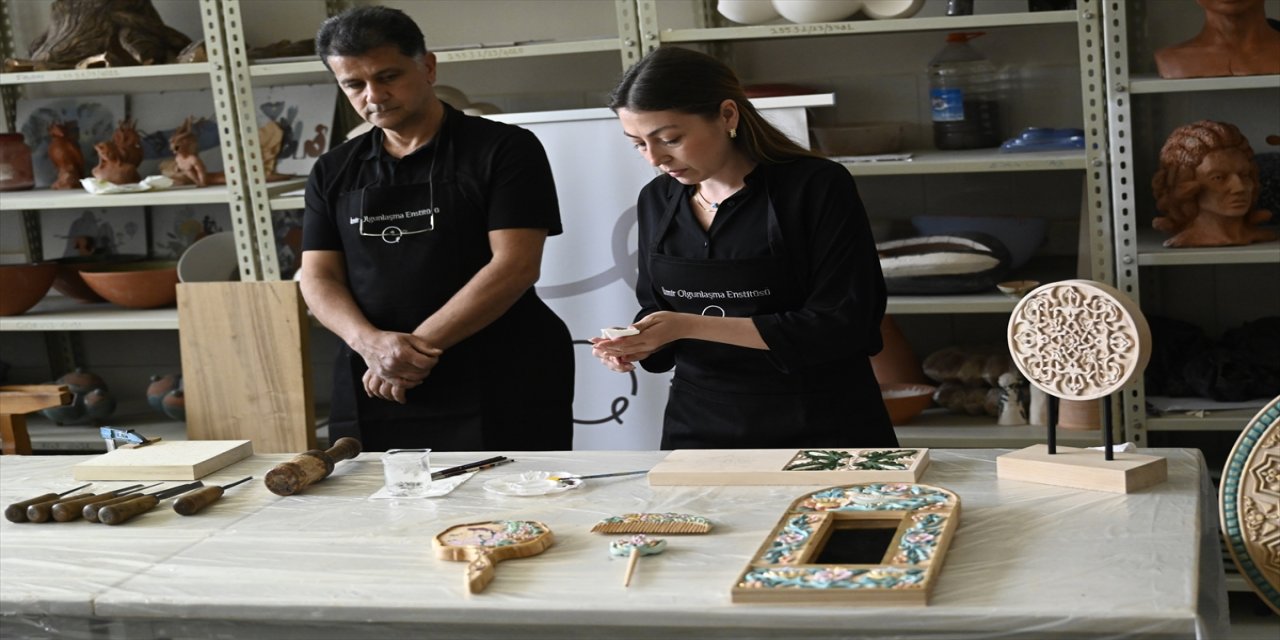 Uşak Üniversitesi’nden AB Acil Sağlık Ekibi için kıyafet ve teçhizat üretimi