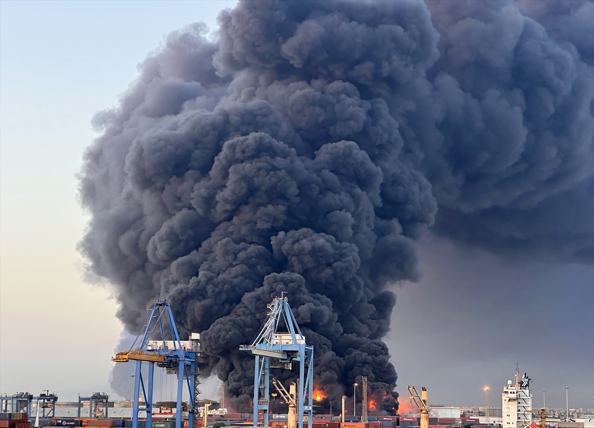 Sudan’ın Port Sudan kentinde patlama ve yangınlar meydana geldi