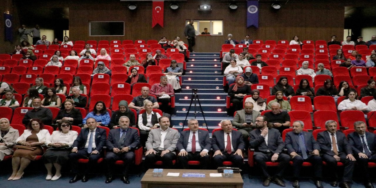 Yeşilay Başkanı Dinç: “Alışveriş bağımlılığı yaygınlaşıyor, alınan ürün kullanılmadan kenara konuluyor”